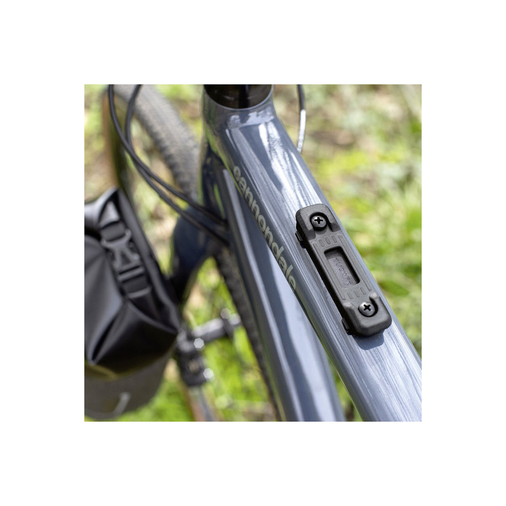 SUPPORT CADRE VIS  POUR SACOCHE